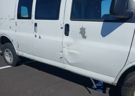 2013 Chevrolet Express 2500 Work Van z USA, uszkodzony, nr VIN 1GCWGFBA8D1141378